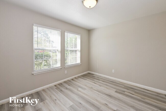 25106 Twister Tr, Spring, TX 77373 - photo 5