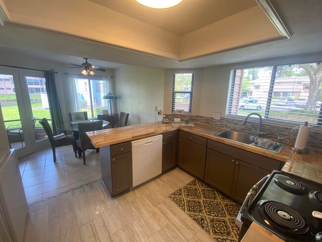 130 Blue Heron Dr unit First Floor, Daytona Beach, FL 32119 - photo 3