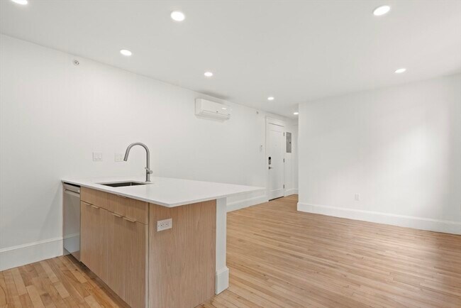 26 Bradlee Rd unit 406, Medford, MA 02155 - photo 4