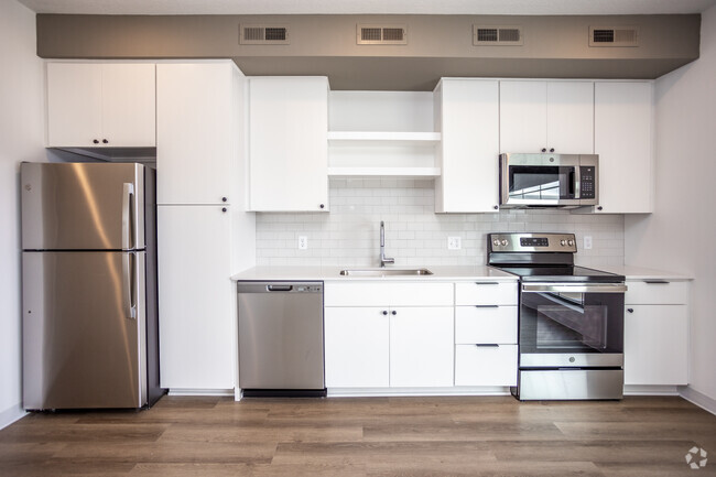 1BR, 1BA - A1/636 SF