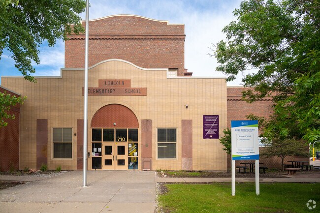 Lincoln Elementary School serves students in PreK through 6th grade.