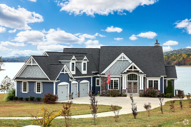 There are plenty of opportunities to build your lakefront dream home in Sharps Chapel.