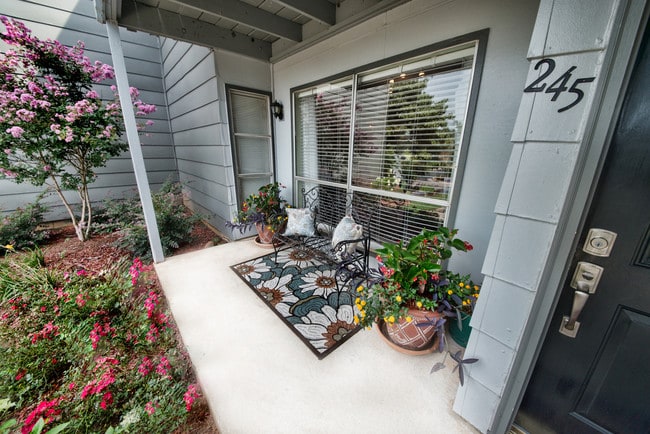 Ashford Terrace, Huntsville, AL 35816 - photo 4