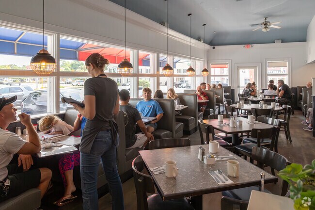 Stars on Hingham Harbor in Crow Point serves Breakfast Lunch and Dinner daily.