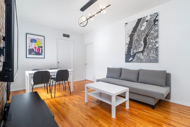 319 E 95th St unit ID1032029P, New York, NY 10128 - photo 4