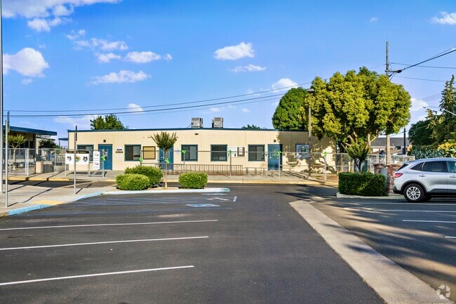 Emile J Ross Middle School in Hughson, Ca offers classes grades sixth through eight.