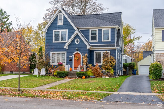 Diverse housing styles in Snyder cater to different tastes.