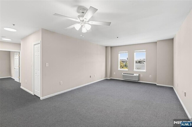 Edgewater Towne Center Apartments, Edgewater, NJ 07020 - photo 7