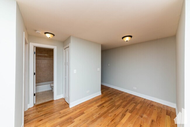 456 W Barry Ave unit 530, Chicago, IL 60657 - photo 4