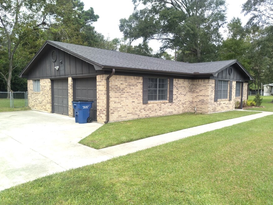 11446 Olive Rd, Lumberton, TX 77657 - photo 1