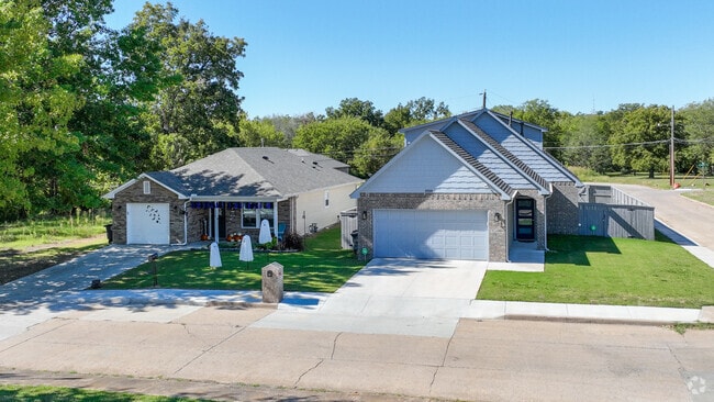 New construction is ongoing around Lacy Park in Acre Gardens