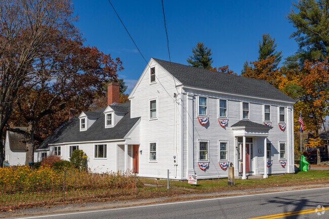 Colonial homes are common throughout the Pelham neighborhood.