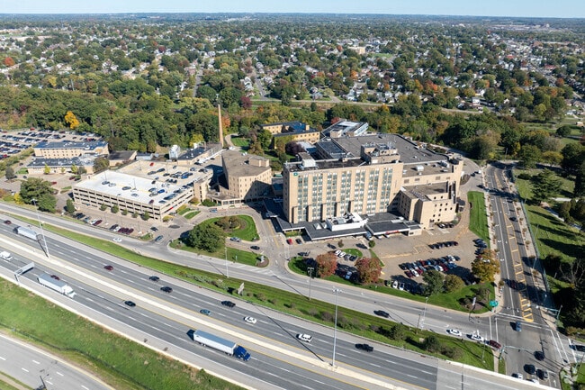 Cleveland Clinic Mercy Hospital provides health care in Canton, Ohio.