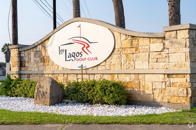 Los Lagos Golf Club is an elite golf community located in north Murillo, Tx.