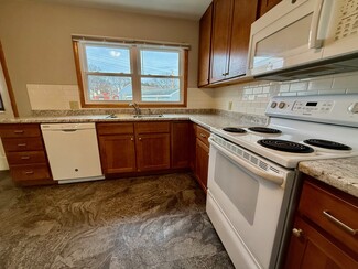 1912 Waterloo Rd, Cedar Falls, IA 50613