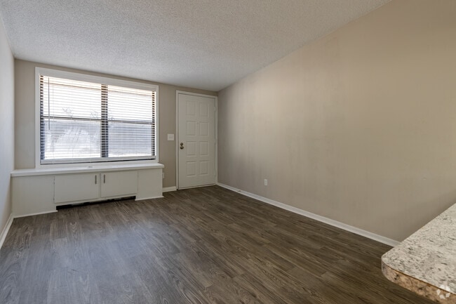 1BR, 1BA - 576SF