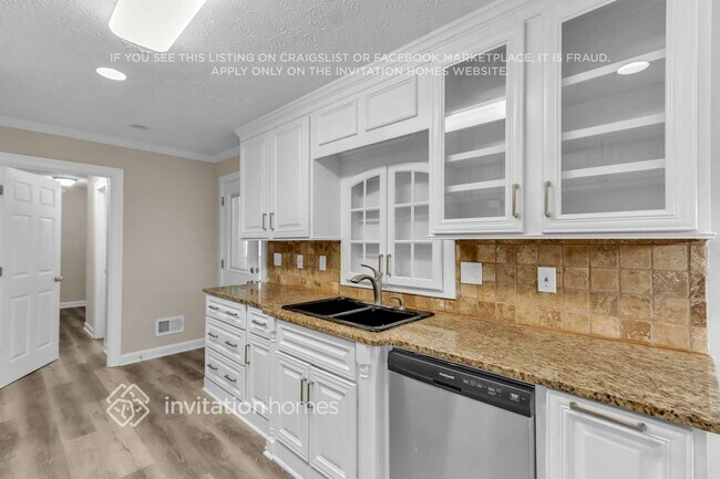 6412 Phillips Place, Lithonia, GA 30058 - photo 5