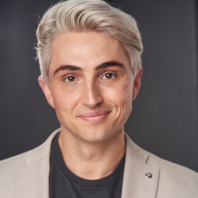 Agent Photo