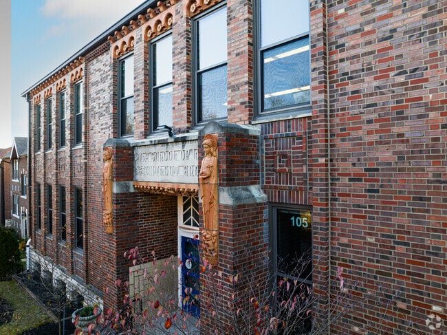 Marian Middle School is a private, alternative, all-girls, Catholic school located in St Louis.