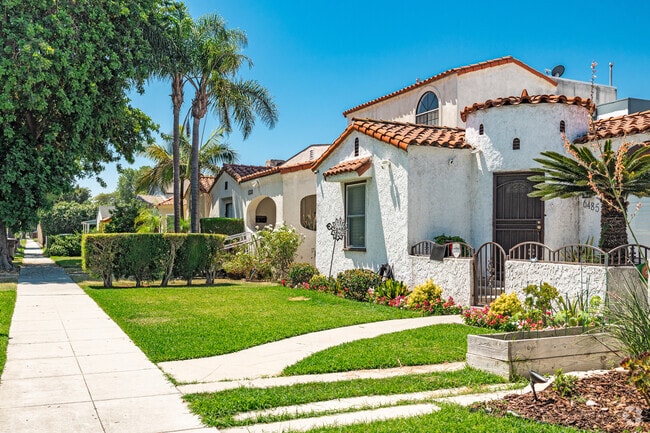 Tree-lined streets in Nehyam offer peaceful walks and a sense of community.