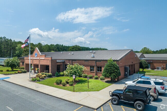 Shelton Elementary School receives a B+ overall grade on Niche.