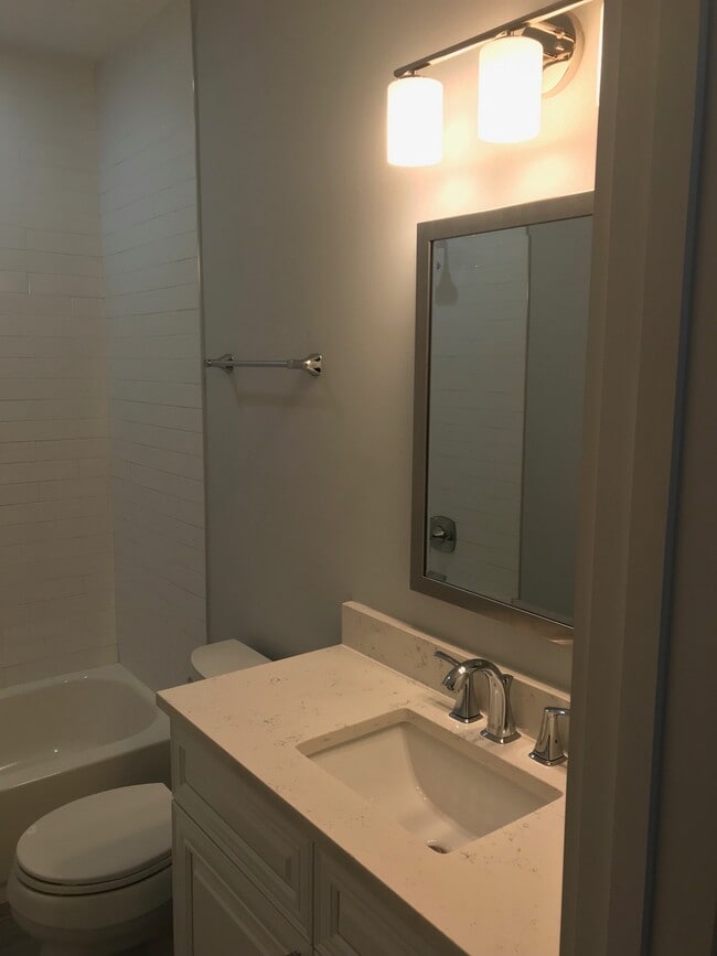 12602 Thompson Rd unit onebed basement plus, Fairfax, VA 22033 - photo 7