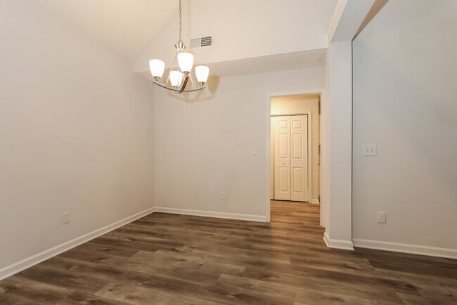 1427 Isleworth Cir, Atlanta, GA 30349 - photo 5