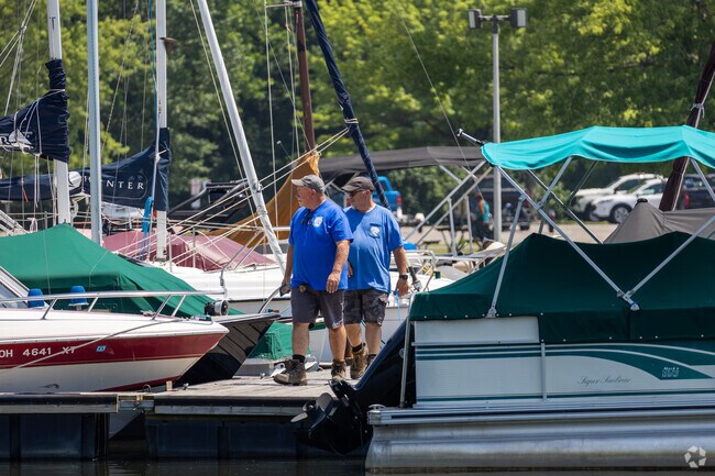 Boat rentals are available at the nearby Mosquito Lake Marina.