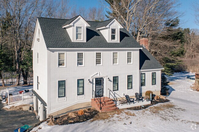 Newly built colonial homes that are a staple of the type of huse found in Hampton.