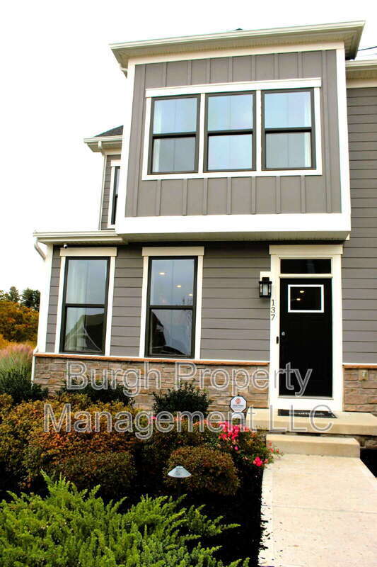 137 Marketplace Ave, Moon Township, PA 15108