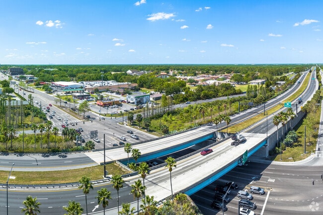 Medulla sits between Tampa and Orlando, giving access to the FL 570, the Polk Parkway.