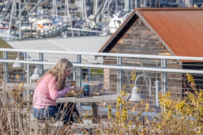 Grabbing a last-minute lunch while the sun is out in Home, WA.
