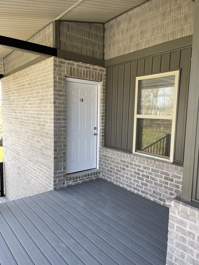 90 Courtyard Ln, Amelia, OH 45102