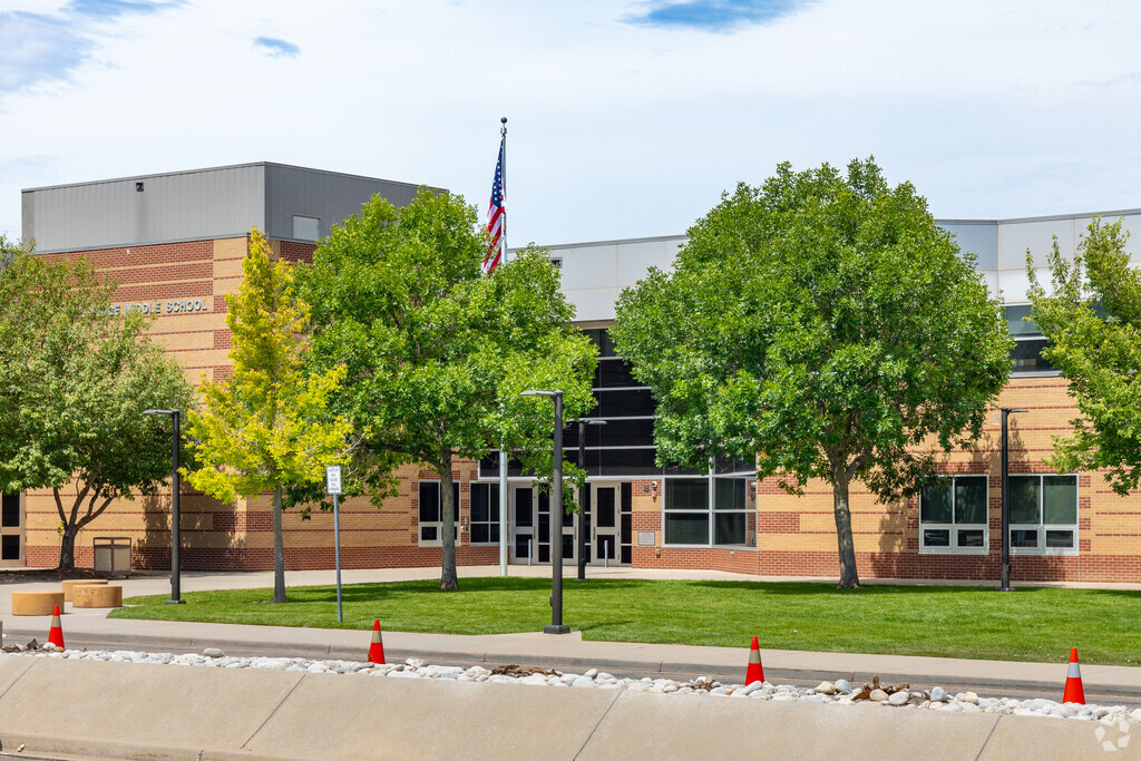 Trail Ridge Middle School in Longmont maintains a grade of B- on Niche.com.