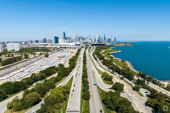 Lake Meadows is right off Lake Shore Drive making it an easy trip to the downtown area.