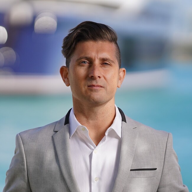 Agent Photo