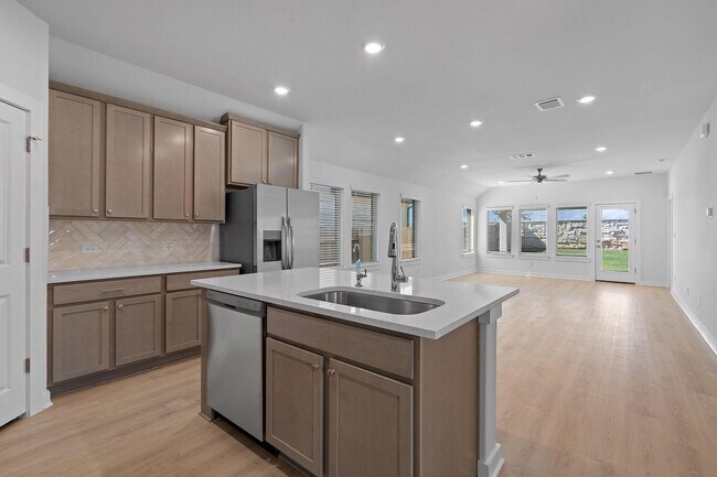 110 Orange Blossom Ct unit 38029806, Mont Belvieu, TX 77535 - photo 6