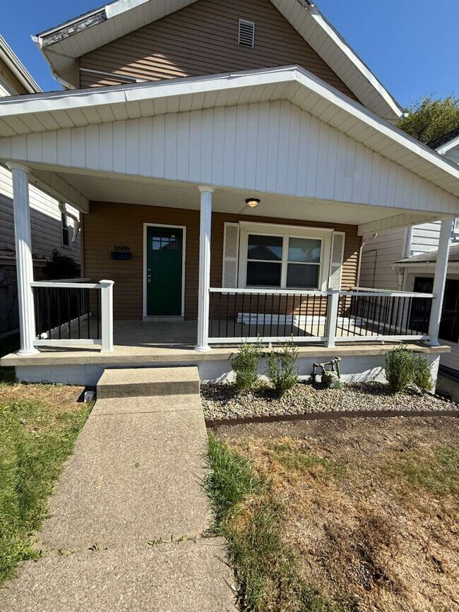 1606 Woodmont Ave, New Kensington, PA 15068