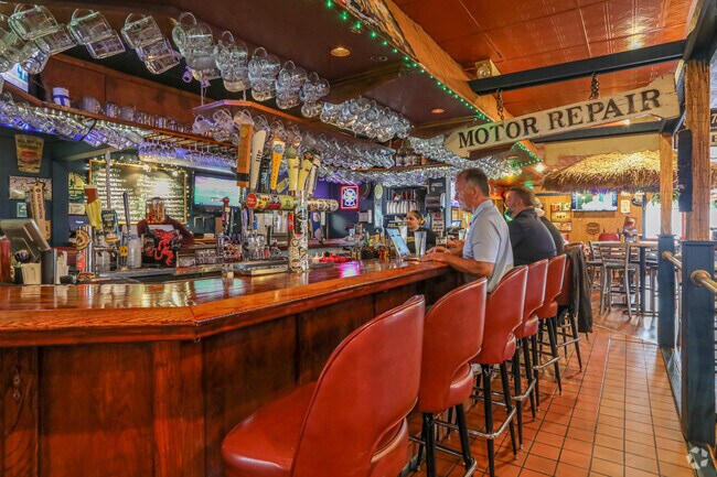 Dicky's 21 Taps serves up a variety of draft beers and cocktails to the people of Greentree.