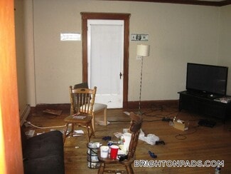 31 Wade St Unit Right, Boston, MA 02135