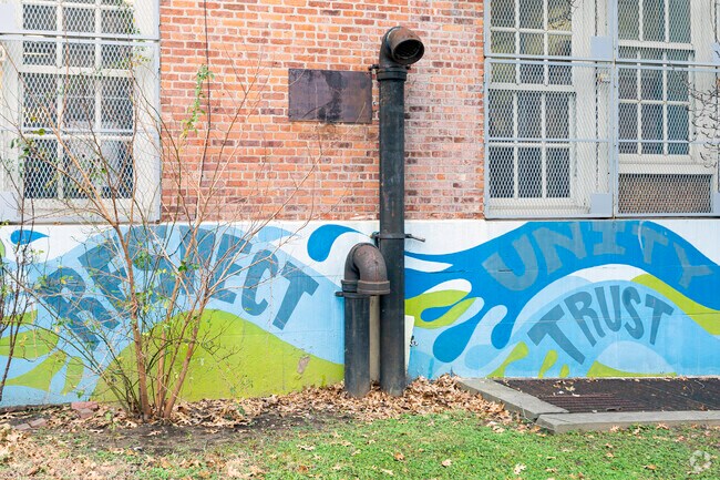 Fannie Lou Hamer Middle School has a student teacher ratio of 10 to 1.