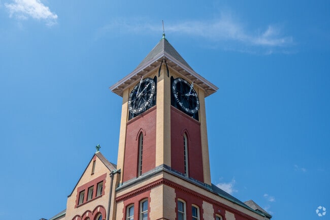 Downtown New Bern is within walking distance of most neighborhoods.