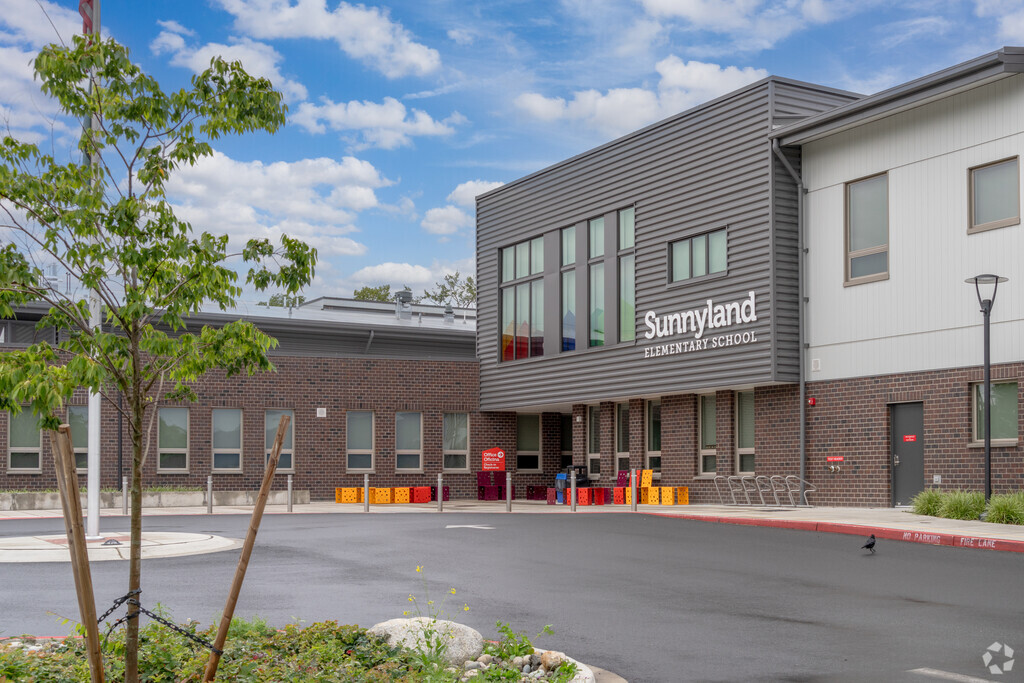 Sunnyland Elementary School entramce