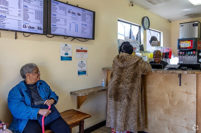 The Original Chicken and Ribs is a local Oaklawn favorite.