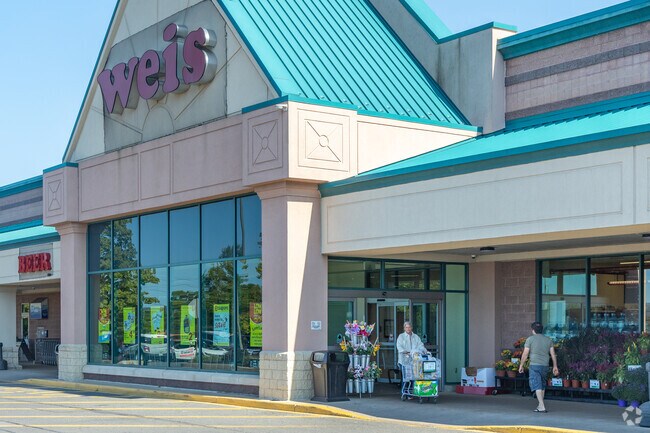 Weis Markets supplies everyday groceries for Muncy Creek residents.