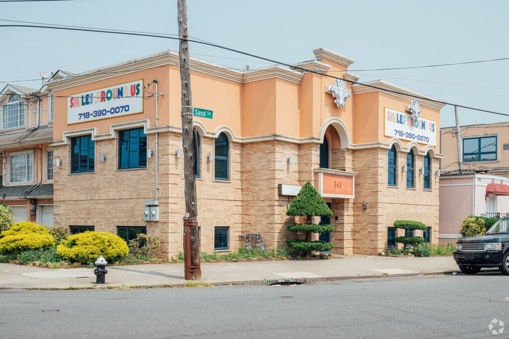 The Smiles Around Us Academy is a non-denominational, PreK-8 public school in Staten Island, NY.