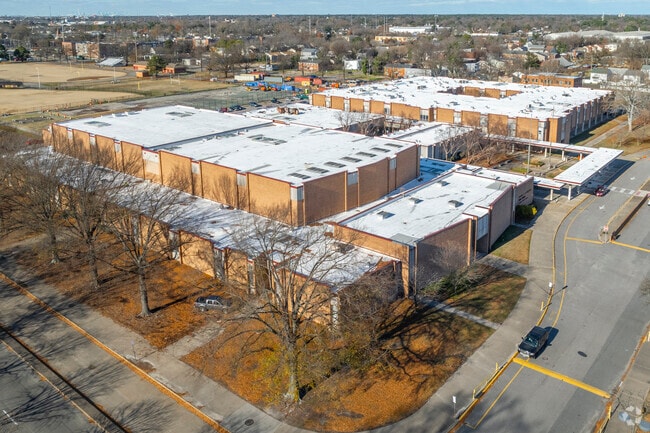 Booker T. Washington High School offers a vibrant academic atmosphere to students and parents.