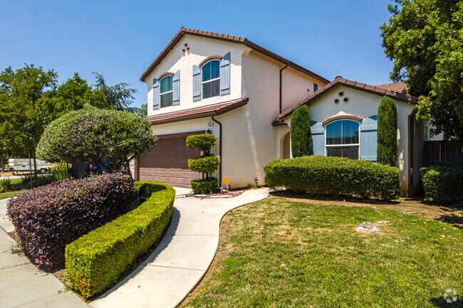 Newly built Spanish style homes are available on the edges of Dinuba.
