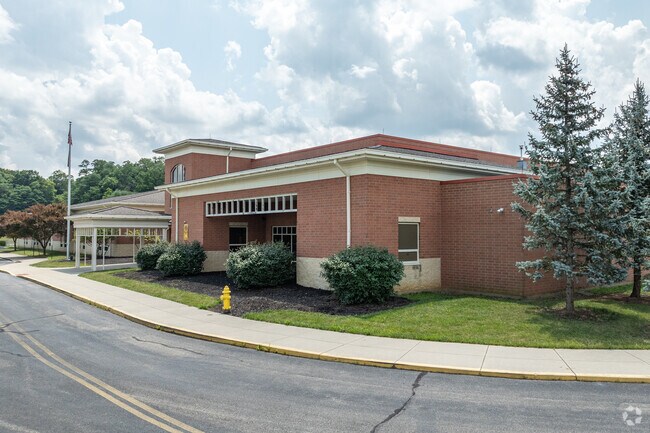 Saville Elementary School has a student to teacher ratio of 11 to 1.