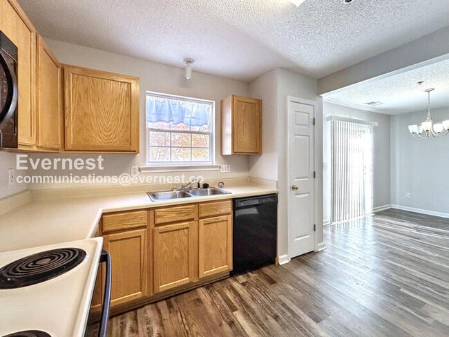 204 Cottonwood Creek Cir, Canton, GA 30114 - photo 3